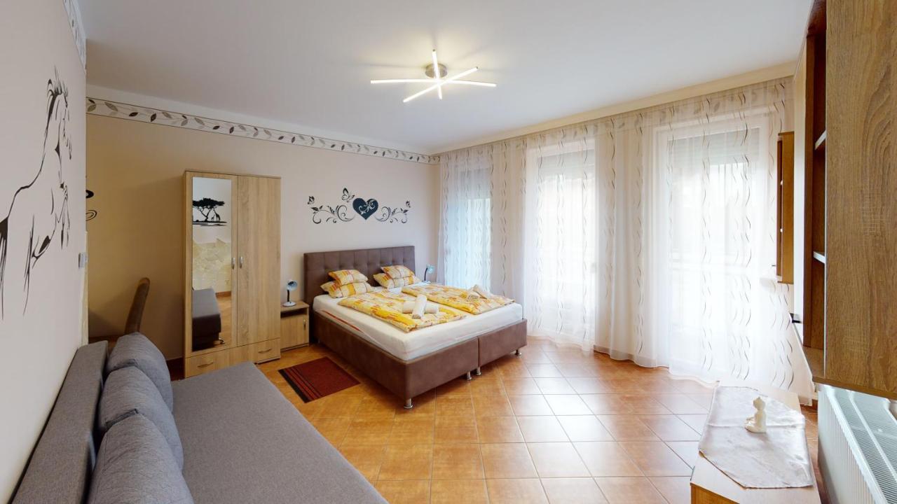 Cristian Apartman Hajduszoboszlo Exterior photo